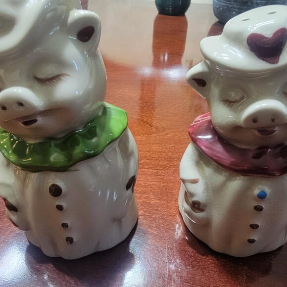 1940s Vintage Shawnee Salt and Pepper Shakers Smiley and Winnie Pigs - Picture 1 of 13